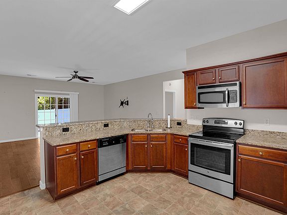 5th image of 24 Palmetto Wood Ct