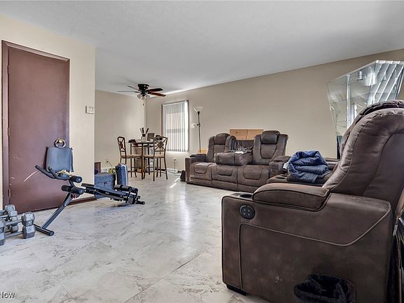 3rd image of 6611 Beverly Dr