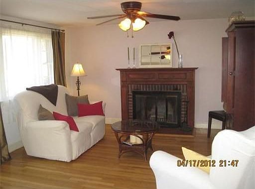 4th image of 175 Essex St