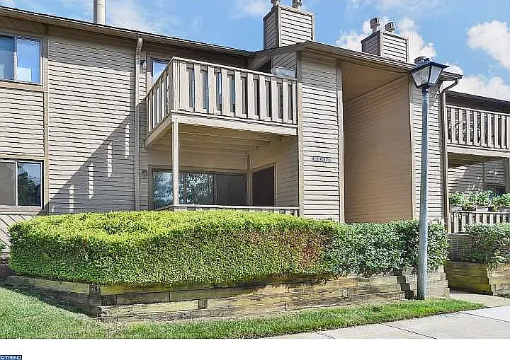 2 bed, 940 sqft, $2,200 — Photo 1