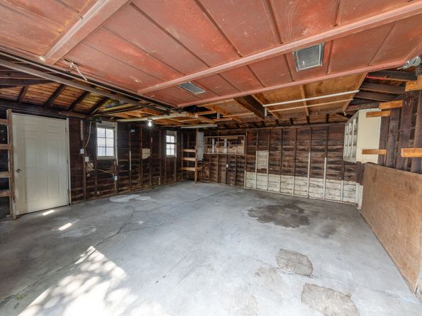 25110 Cole St, Roseville, MI 48066