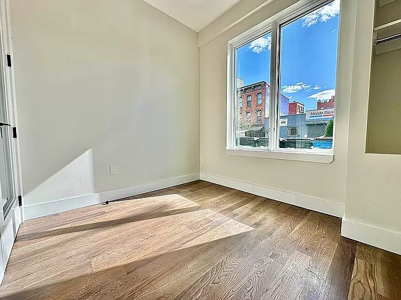 5th image of 177 Montrose Ave #1A