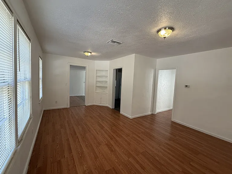 656 NE Lake Dr — Photo 5