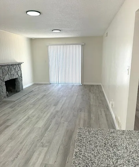 948 W Pat Ct — Photo 2