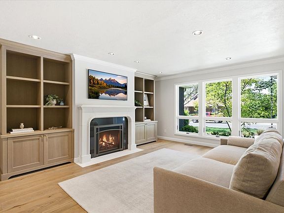 4th image of 2018 E Twin View Dr S