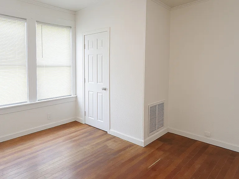 275 Adams St — Photo 7