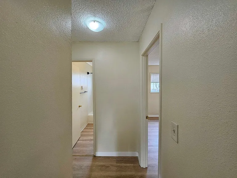 Sunset Apartments — Photo 25