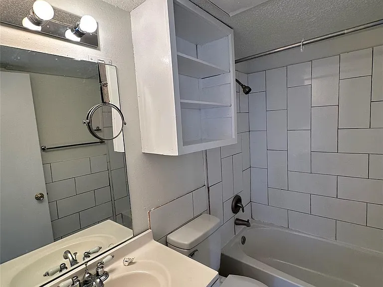 4322 Gillis St #205 — Photo 11