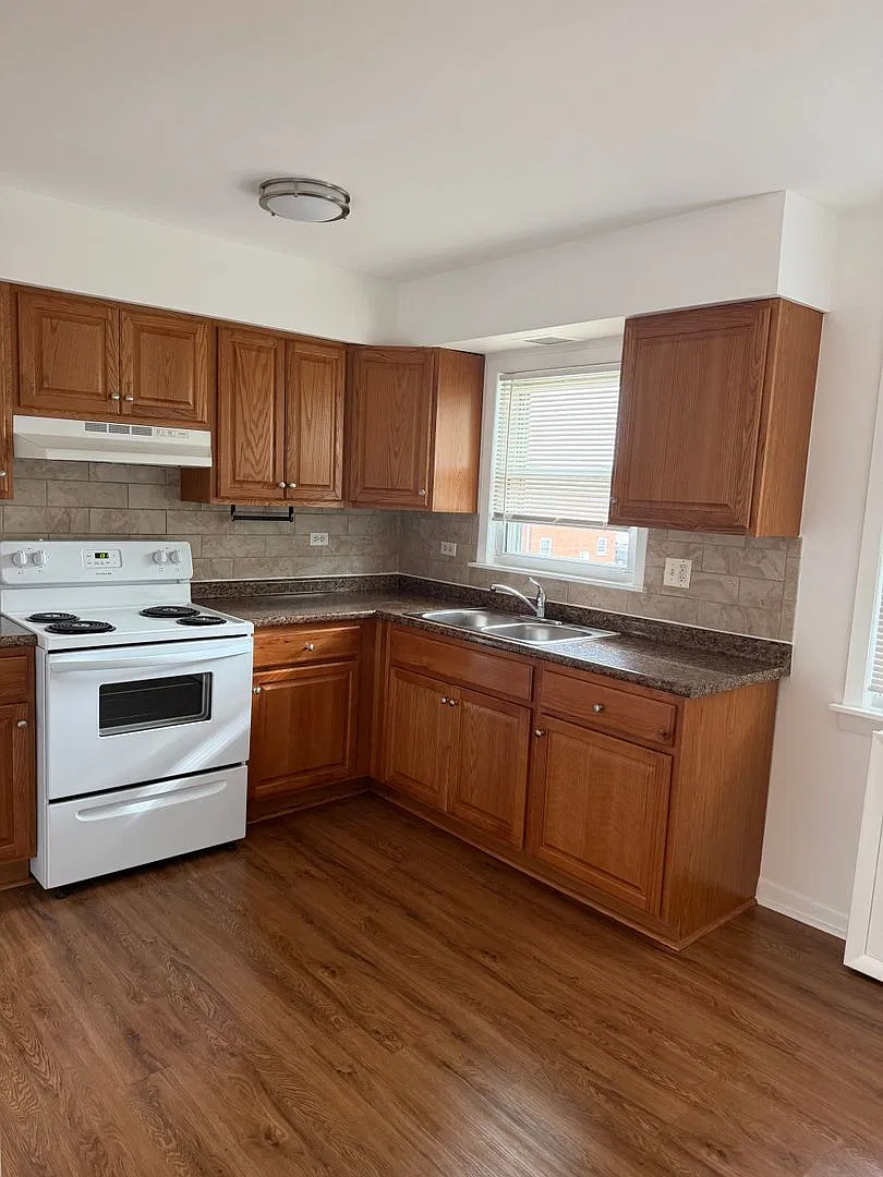 9448 Glenlake LLC — Photo 2