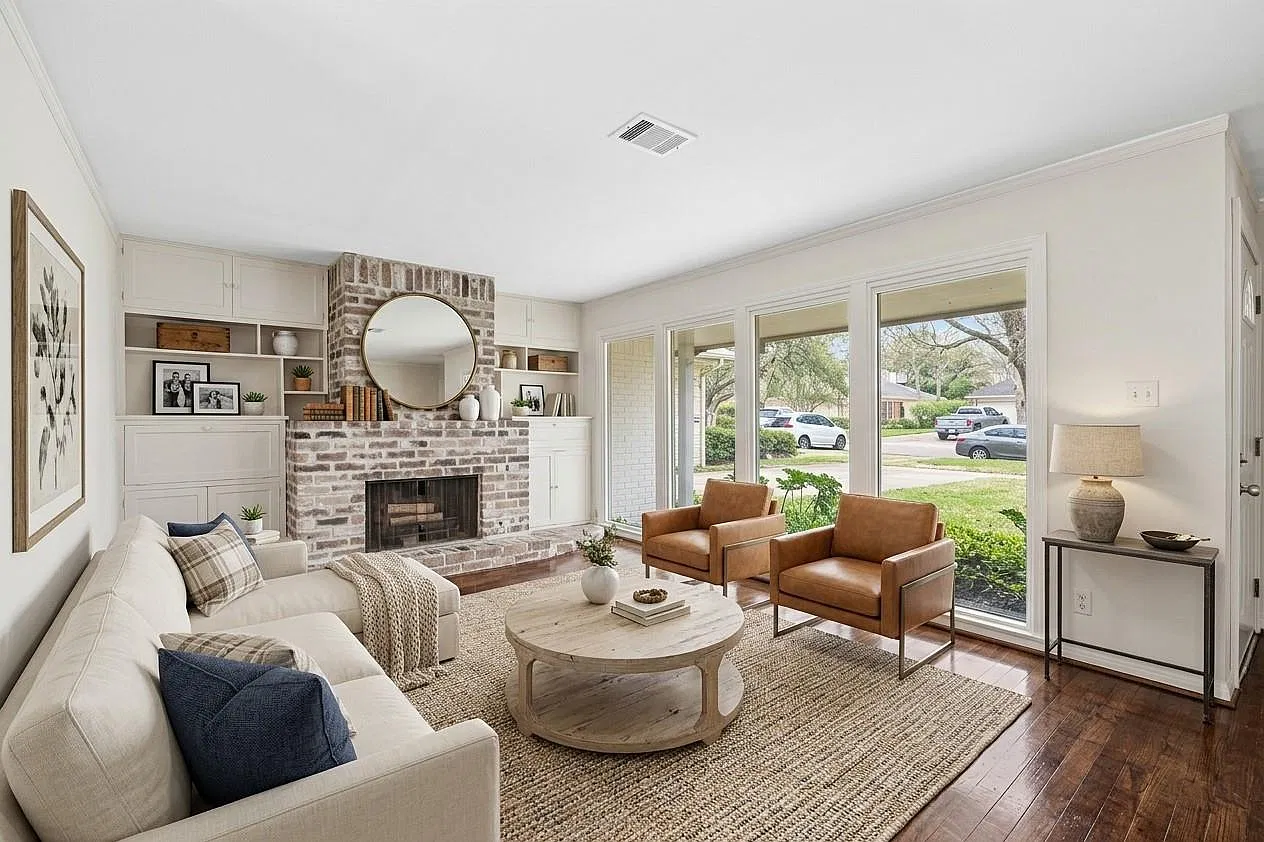 3 bed, 1.0 bath, 1363 sqft, $2,100 — Photo 2