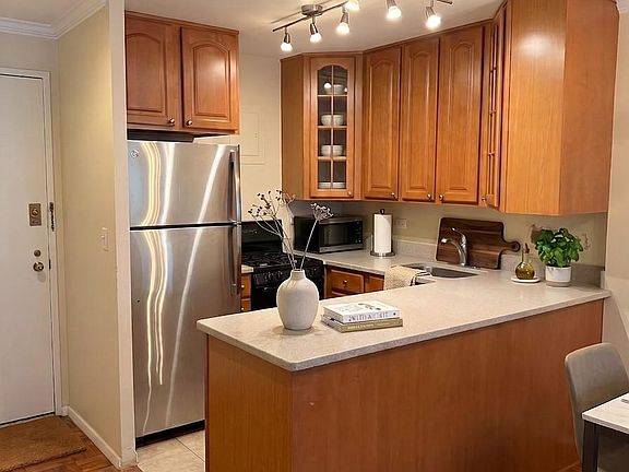 2nd image of 301 E 75th Street #5J