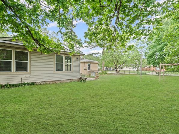 356 Bedford Ct E, Bedford, TX 76022