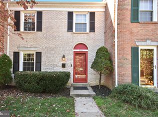 5834 Wyomissing Ct, Alexandria, VA 22303