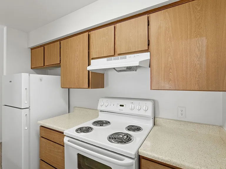 Woods Crossing Apartments — Photo 16