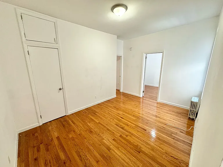 352 W 15th St #301 — Photo 11