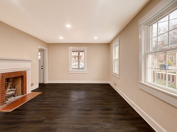 3rd image of 515 N Hyde Park Ave