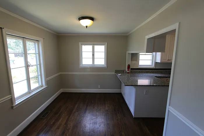 3 bed, 1.0 bath, 1157 sqft, $2,100 — Photo 4