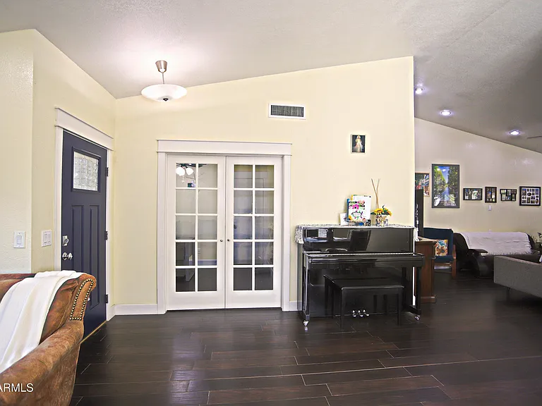 1317 E San Angelo Ave — Photo 12