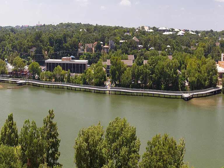 Lady Bird Lake and trail only minutes away