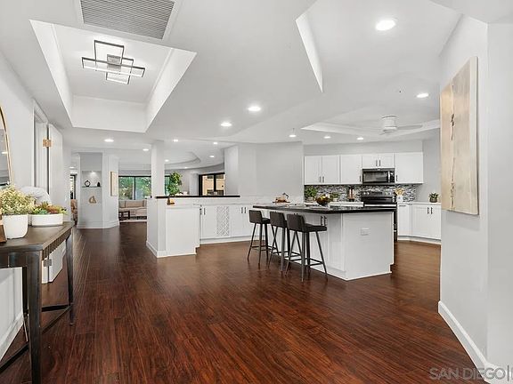 3rd image of 200 Harbor Dr Unit 302