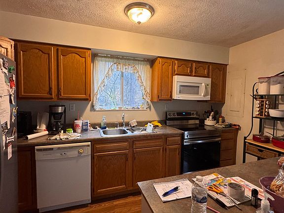 4th image of 807 Nine Mile Rd