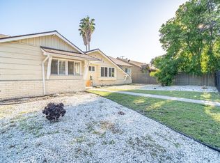 16406 Nordhoff St, North Hills, CA 91343