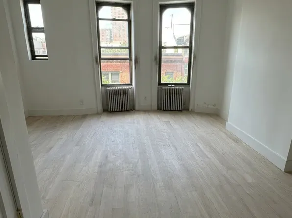 305 7th Street image 1 of 4