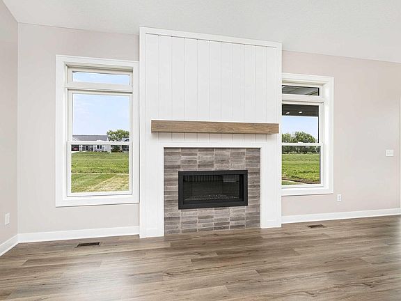 5th image of 6127 Thor Ave