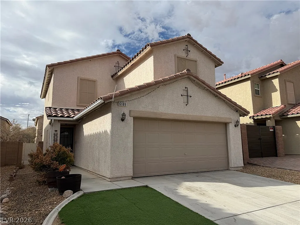 3 bed, 2.5 bath, 1442 sqft, $2,145 — Photo 2