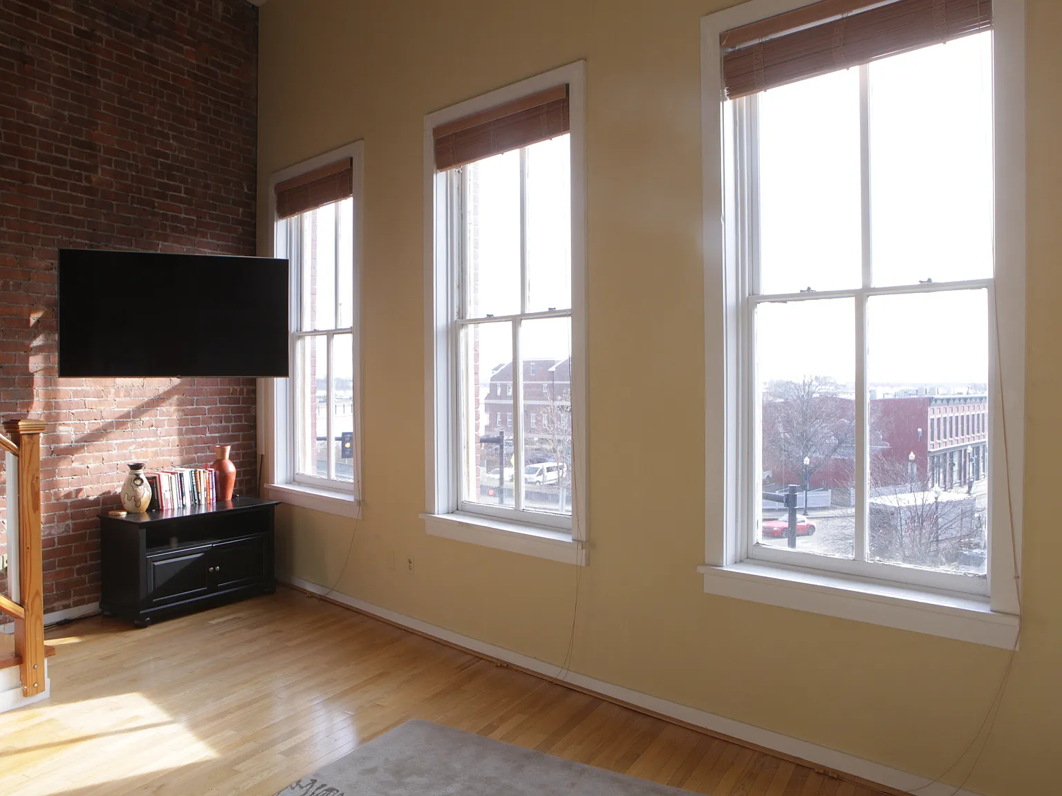 1 bed, 700 sqft, $2,200 — Photo 3