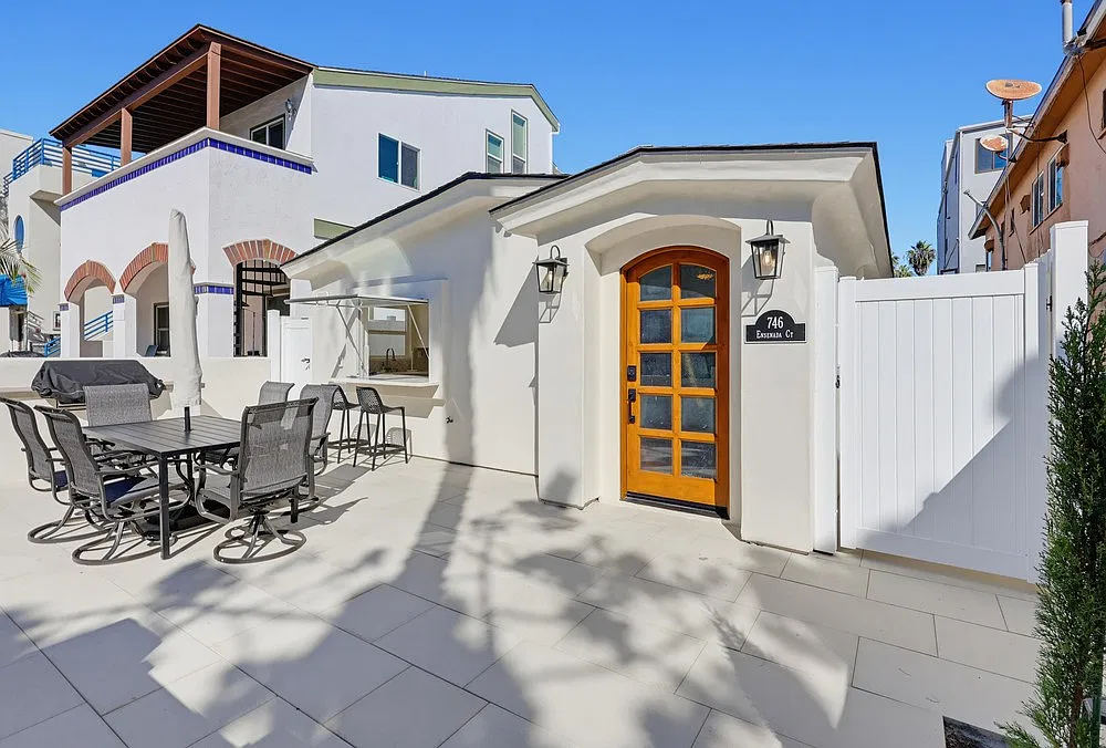 3 bed, 1173 sqft, $6,800 — Photo 2