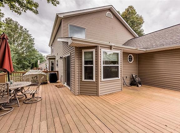 2nd image of 210 Brittany Dr