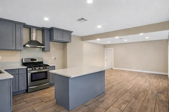 3 bed, 1.0 bath, $3,800 — Photo 4