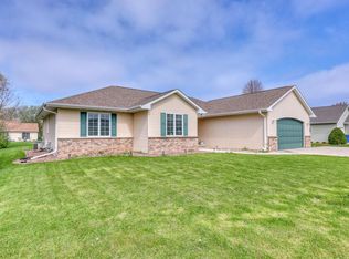 N7394 Meadowview Dr, Taycheedah, WI 54935
