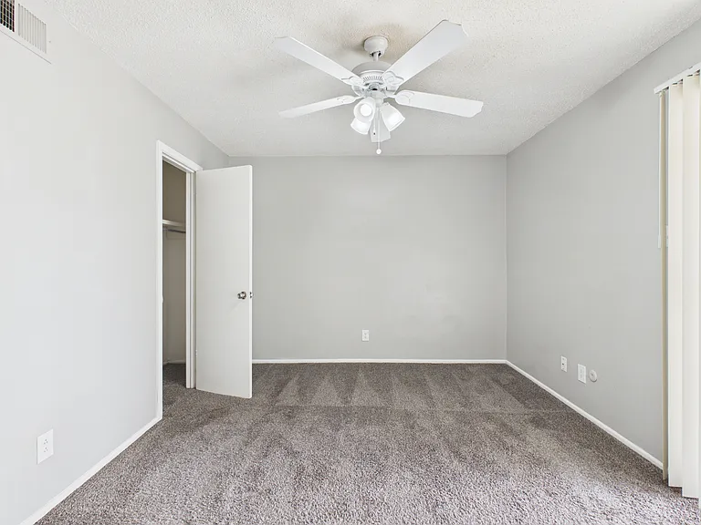 Tanglewood Apartments — Photo 11