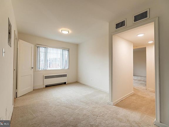 3rd image of 10421 Montrose Ave APT 302