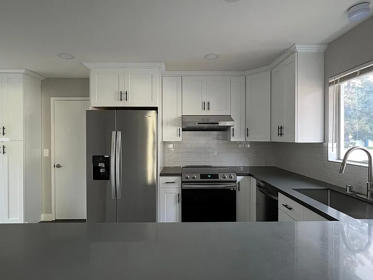 698 Danforth Dr — Photo 9