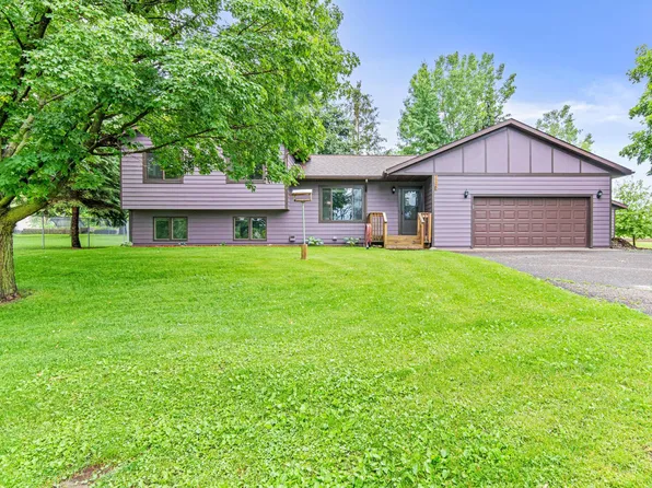 29219 Morningside Ct, Lindstrom, MN 55045