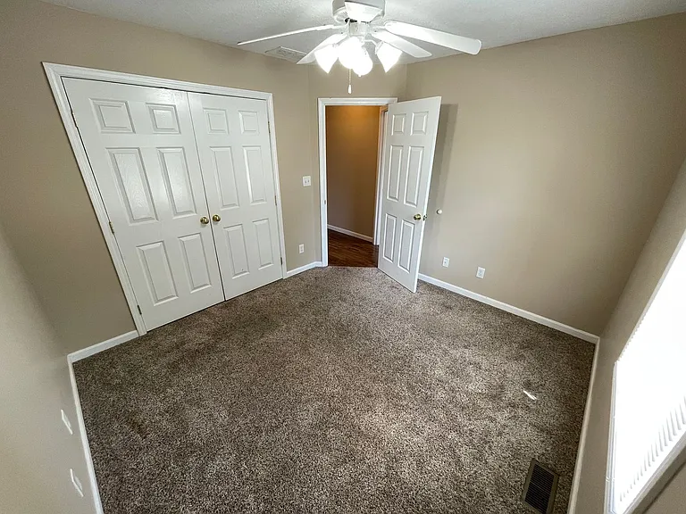 92 N Country Dr — Photo 15
