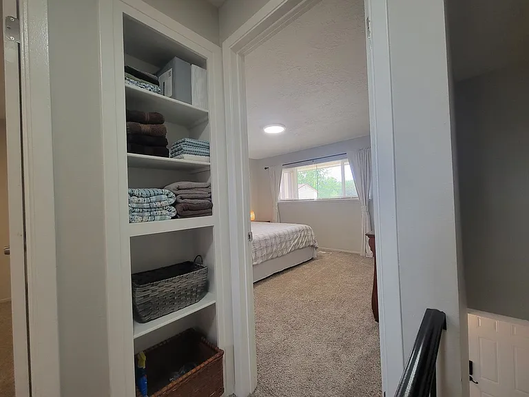 Newly Renovated Townhouse - Pet Friendly!! — Photo 13
