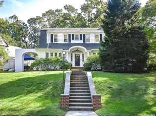 7 Hillcrest Rd, Port Washington, NY 11050