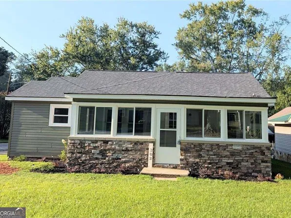 302 Pennsylvania Ave, Carrollton, GA 30117