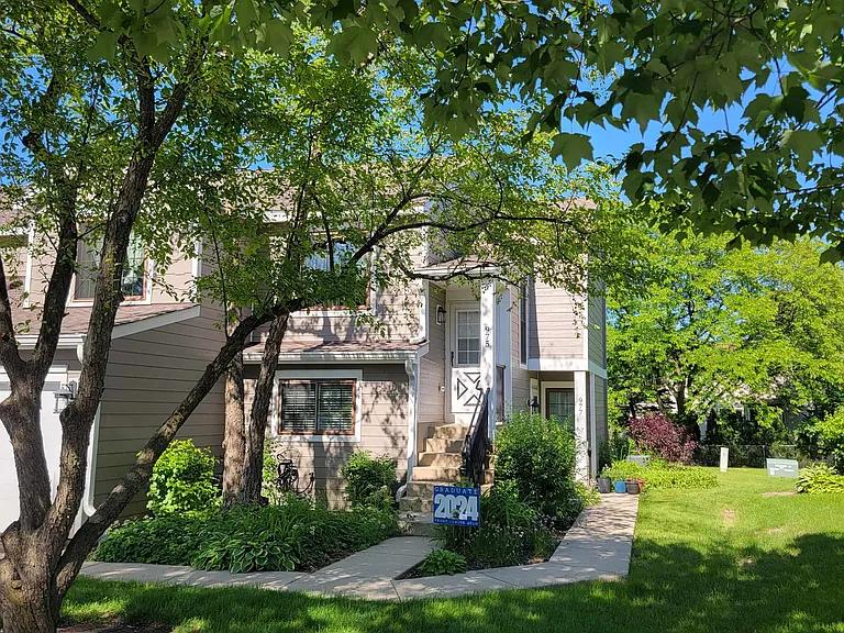 975 Westchester Cir — Photo 1