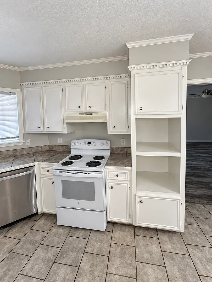 Move-In Ready Home in Northeast Jackson | Spacious Living in the 39211 Area — Photo 2