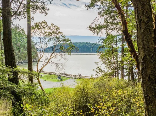 555 Klamath Drive, La Conner, WA 98257