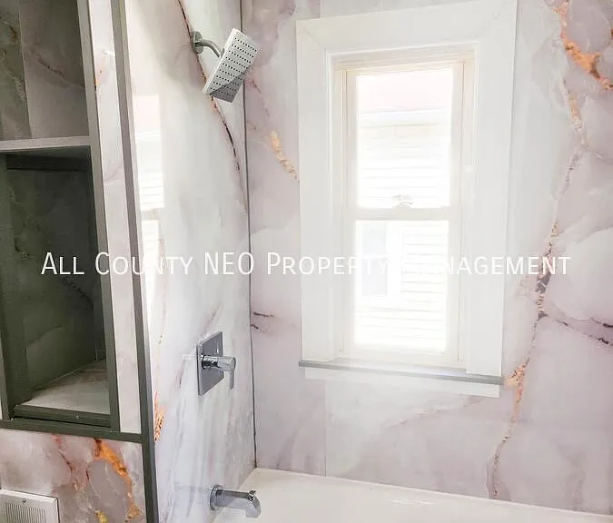 10639 Dupont Ave — Photo 10