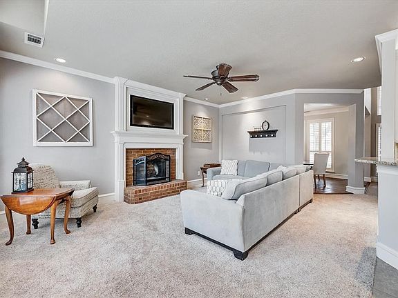 2nd image of 2829 Lakemont Dr