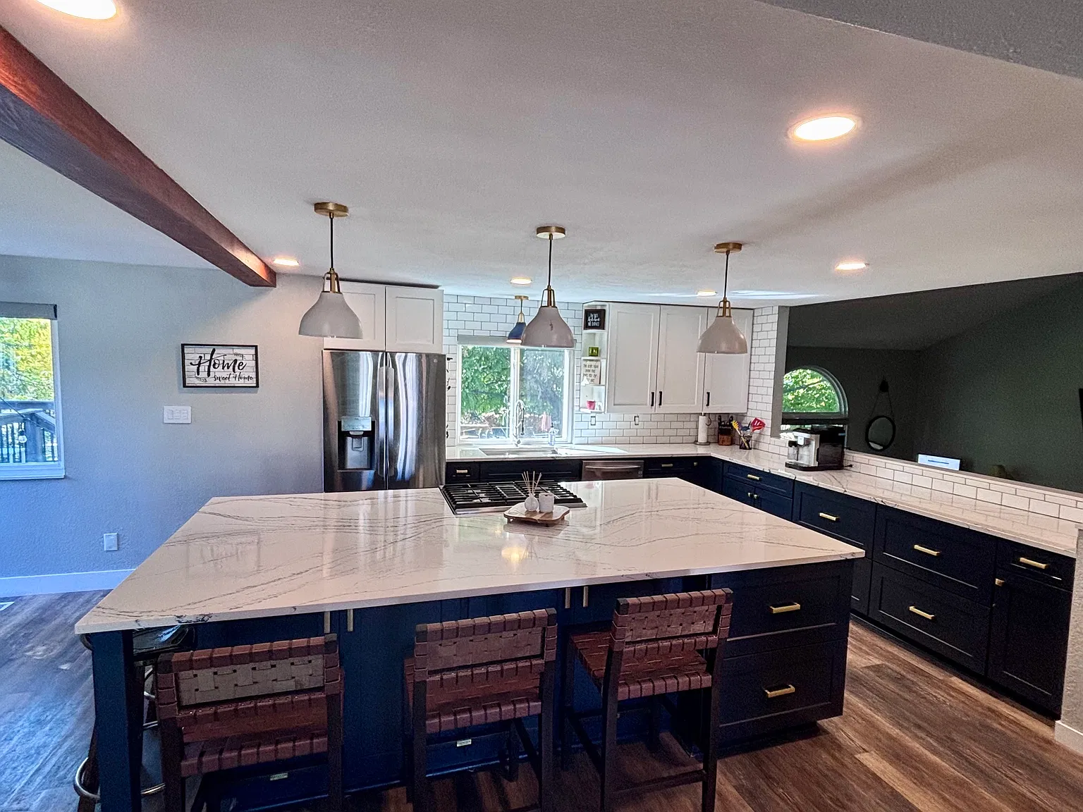 3 bed, 2366 sqft, $3,350 — Photo 3