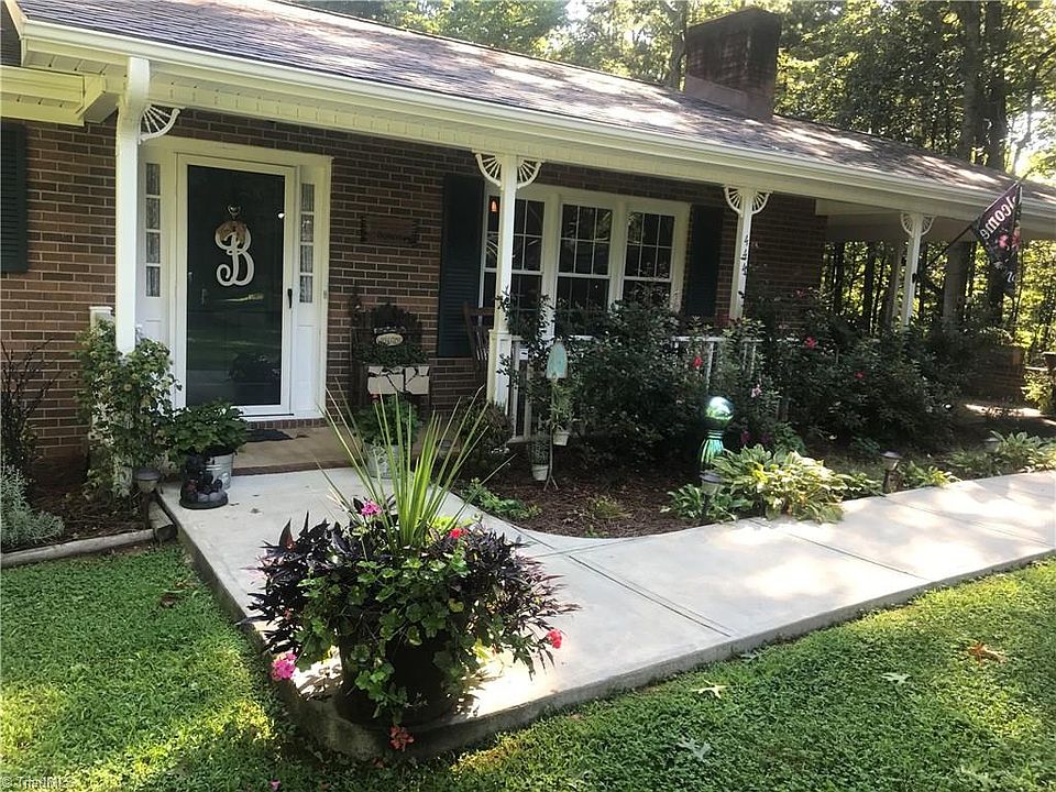 1st image of 444 Forest Knoll Dr