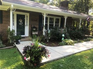 444 Forest Knoll Dr, Mount Airy, NC 27030